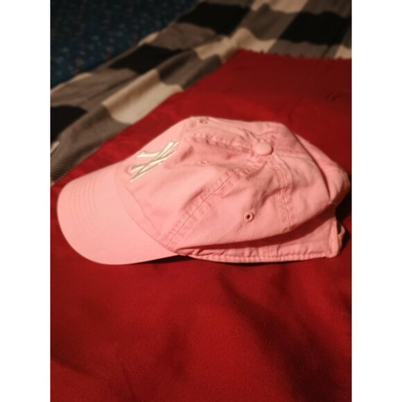 Danelley Women's Slideback Hat Pink Adjustable Embroidered New York Yankees Logo - Picture 2 of 6